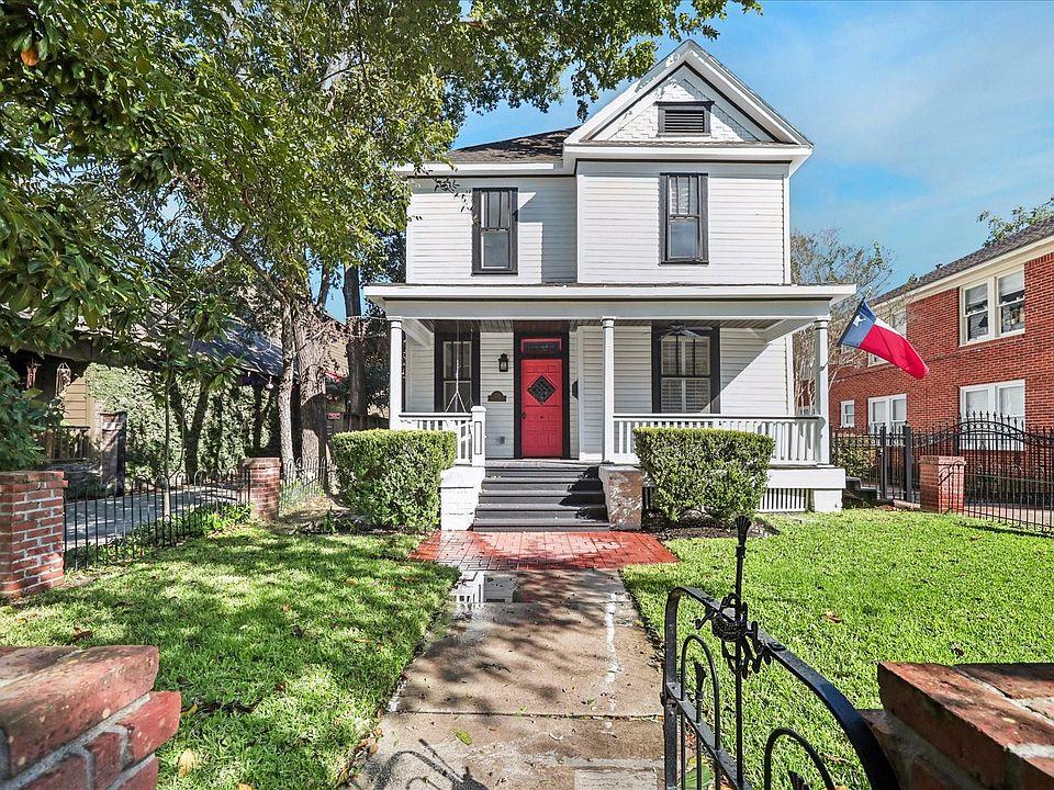 Houston Heights neighborhood streetscape — Houston TX